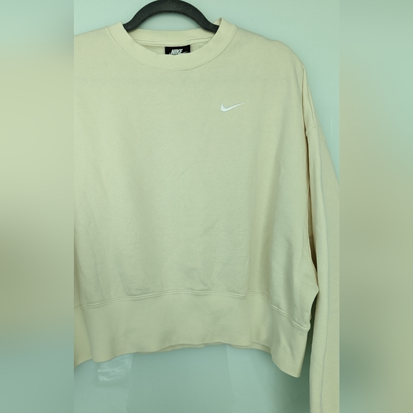 Nike Sweatshirt - Picture 2 of 4